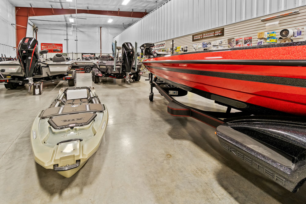 Showroom with boats and kayaks displayed